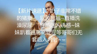 【新片速遞】 看上去年纪不大的嫩妹子，毛毛旺盛没想到岔开大腿一看超级大黑鲍鱼