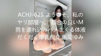 下班时间和女白领在公司厕所里偷偷来一发，射在她脸上