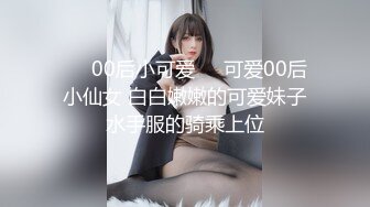 短裤表妹，翘臀真肥美