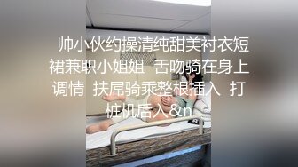 颜值不错的粉裙妹子皮肤白嫩性格好