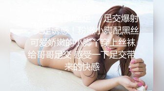 六月最新流出 牛逼屌丝厕拍高颜值美女嘘嘘兰花手擦逼出来搭讪美女假装问路