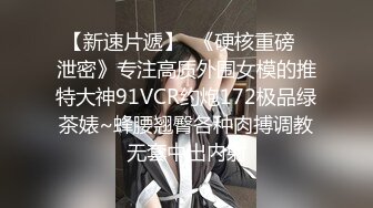 黑_客破_解网络摄_像头监_控偷_拍__豪宅里贵妇练习瑜伽过程中就被操了 (2)