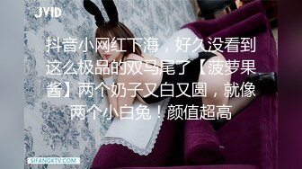  腰细胸大好身材妹子和炮友居家啪啪，上位骑乘打桩晃动奶子，后入撞击屁股操的一脸享受