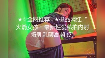 ❤❤麻花辫20清纯美少女，贫乳微毛嫩穴，单腿黑丝袜，地上假屌自慰，骑乘位深插骚穴，手指插入扣弄