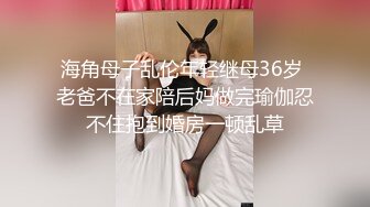 情趣酒店红色大圆床摄像头偷拍粗大金链子哥和拜金美少妇翻云覆雨滚床单搞得好嗨