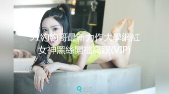 短发小少妇全程露脸跟大哥户外，透视装漏出奶子揉捏诱惑狼友，给大哥口交大鸡巴，主动上位抽插看着真刺激