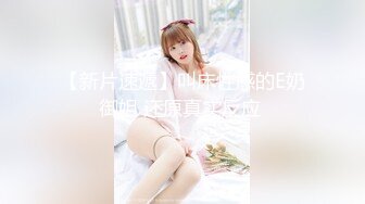 寒假趴墙头偷窥邻居大学生美女洗澡❤️洗澡时把手机放到水管上一边洗澡一边追剧,没注意旁边有人偷看她