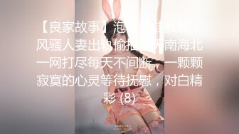  牛仔小妹露脸颜值高让纹身大哥放肆玩弄，乖巧的舔弄大鸡巴，让大哥无套蹂躏爆草