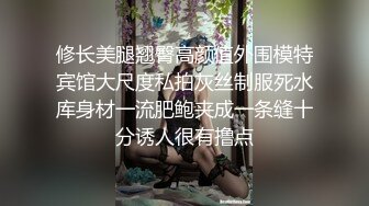  美人胚反差婊  戴上项圈狗链 被大鸡巴哥哥操 下面水真多被哥哥用手抠淫穴