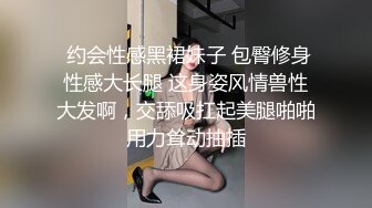 极品少妇超爽母子乱伦，体育生儿子用大屌征服老妈，舌头狂舔老妈肥美嫩逼阴蒂