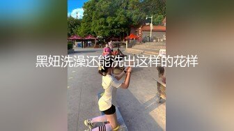 商场偷拍专心玩手机美女竟然毫无察觉