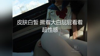 KTV女厕近距离偷窥半蹲着尿的黑色制服美女的极品小嫩鲍