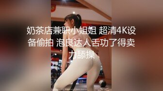 【新速片遞】 买通女同学帮忙偷拍暗恋的女神洗澡,想不到一对奶子已经被人揉捏的严重下垂了,瞬间悲伤涌上心头