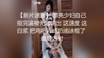 淫欲反差小可爱 白白嫩嫩的小loli 萌萌的外表下是个小反差婊，白虎小嫩穴被哥哥后入骑操，过膝白丝美腿太诱人！