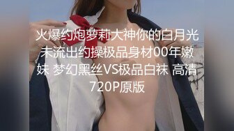 金發清純的漂亮美少女阿柯展示傲人一字馬