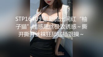 《硬核✿极品网红》与撸铁健身女神赫拉大表姐有互动，推特极品气质御姐【八月】美臀美鲍各种公共场合户外露出