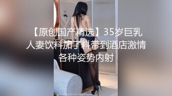 丰满身材骚气少妇演绎勾引外卖小哥3P啪啪 开裆丝袜高跟鞋上位骑乘边口交 很是诱惑喜欢不要错过