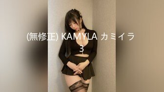 3P爱笑兼职牛仔裤女孩