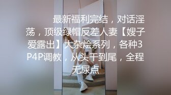 不知因何事 某地纹身妹子脱掉衣服全裸大闹综合服务中心