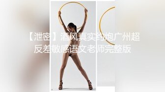  高端会所女技师撅着屁股给狼友看着骚逼伺候大哥，胸推漫游深喉大鸡巴舔菊花真骚