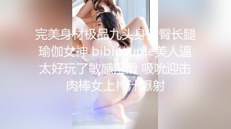 最新多位美女少妇极端贴B盗摄，B眼和BB离你只有一厘米 (6)