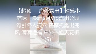 极品高颜值长相甜美粉衣妹子，撩起内衣摸奶口交后入猛操晃动大奶子