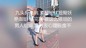 写字楼女厕公主裙太阳镜闷骚靓妞锁骨上纹身和狭窄穴缝真想摸摸