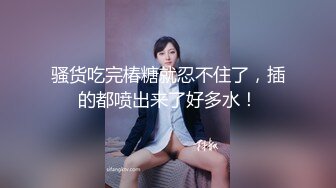 《用利抽插》白靴美腿肉感美女，吸吮深喉口活不错