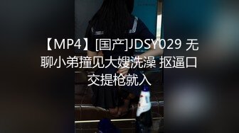 睡衣单腿黑丝极品女神下海，细长美腿夹着振动棒足交，掰穴特写超粉嫩