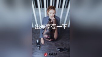 推特网红小萝莉【喵柒柒】女仆白丝三个小跳蛋外加一个小鲸鱼自嗨，潮吹弄湿了一地