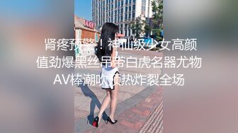 合租房门缝偷窥对门的美女换衣服✿奶子又白又大身材还真不错