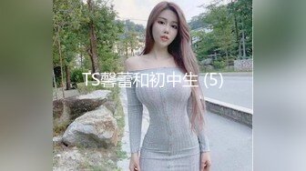 酒吧女厕全景偷拍长发红唇美女⭐肥逼黑黑长，长的穴毛