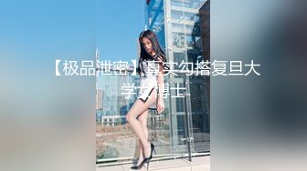 【无情的屌丶】肉感十足外围骚女，换上情趣装高跟鞋，按着头大屌插嘴，尽情爆操奶子晃