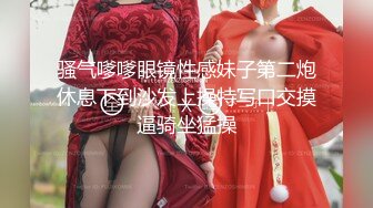 漂亮美女吃鸡啪啪 你喜欢玩游戏 我喜欢玩逼 玩爽了就是一顿爆操 射了一骚逼