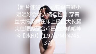 翘臀巨乳欲妹~【鼠鼠迷妹】女同性伴戴屌狂插~双指猛扣喷水