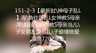 跟踪偷拍牛仔短裙长发漂亮妹子 没想到竟是杂乱的穴毛黑鲍鱼