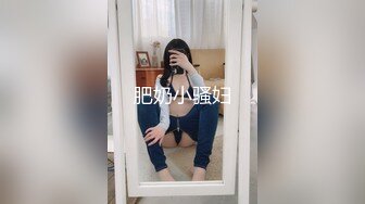 洗浴单间内用鸡巴调戏的技师美女有对白