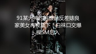 活躍的豐滿女大學生在危險的日子裡做兼職