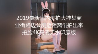 贫乳03年眼镜小妹妹！和小男友浴室操逼！搂着脖子站立正入，扶着玻璃后入抽插，坐马桶上掰穴特写