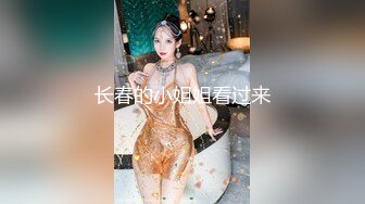 睡衣单腿黑丝极品女神下海，细长美腿夹着振动棒足交，掰穴特写超粉嫩