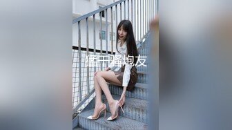 大热天的乘公交偷拍美少妇裙底 靠竟然没穿内裤 无限紧张刺激