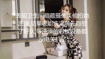  群P盛宴，沙发上女上位啪啪大奶子乱颤，大叔战力惊人多姿势换着操