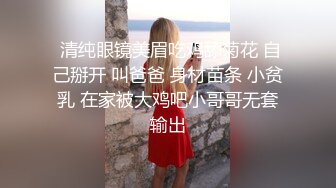 熟女控必备！大神醉操同学妈妈风骚熟女王阿姨，黑丝内裤开洞无套啪啪内射，穴门大开相当刺激